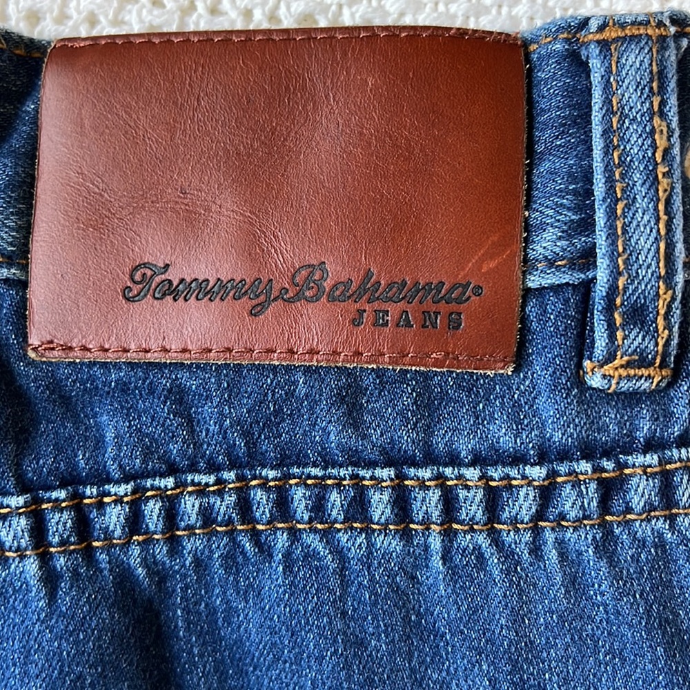 Tommy Bahama size 32x29 classic fit cotton/tencel blend dark wash jeans